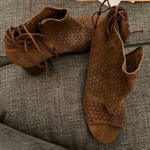 Pop brown opened toed heels